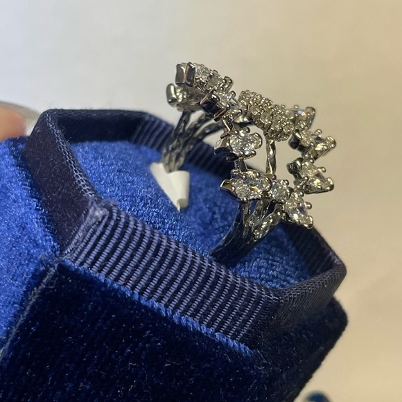 Unique Ring - Picture 6 of 11